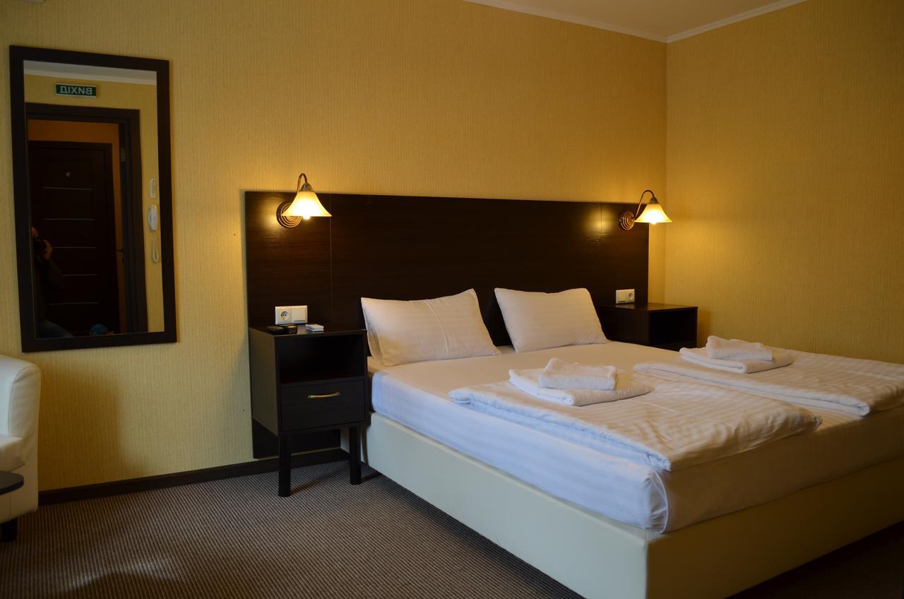 Transit Hotel Dyakovtsy Екстериор снимка